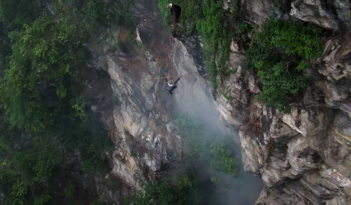 Honey Hunting Tour in Nepal