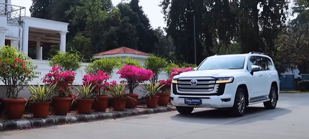 Luxury Vehicle Hire for Chandragiri and Patan Tour