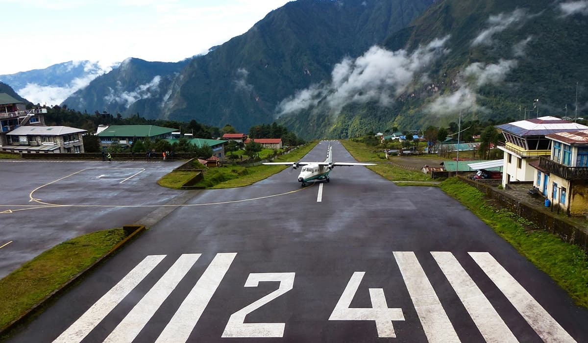 Flight to Lukla (2,820 meters) and trek to Phakding (2,657 meters): 35 minutes flight and 4 hours trek